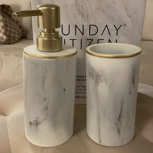 Sunday Citizen Bath Set (Soap Dispenser and Cup)